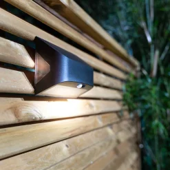 Xanlite Applique Murale Extérieure|Éclairage Solaire<Applique murale hybride Solaire / USB, 700 Lumens, IP54, 3 modes d'éclairage, 10h d'autonomie avec détecteur de mouvement