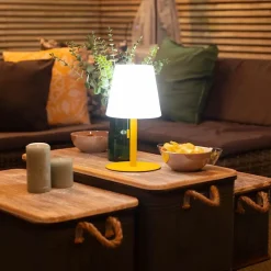 Xanlite Lampe Extérieure<Lampe à poser POP - cône jaune rechargeable en métal LED IP44, 400 lumens, CCT et dimmable, hauteur ajustable